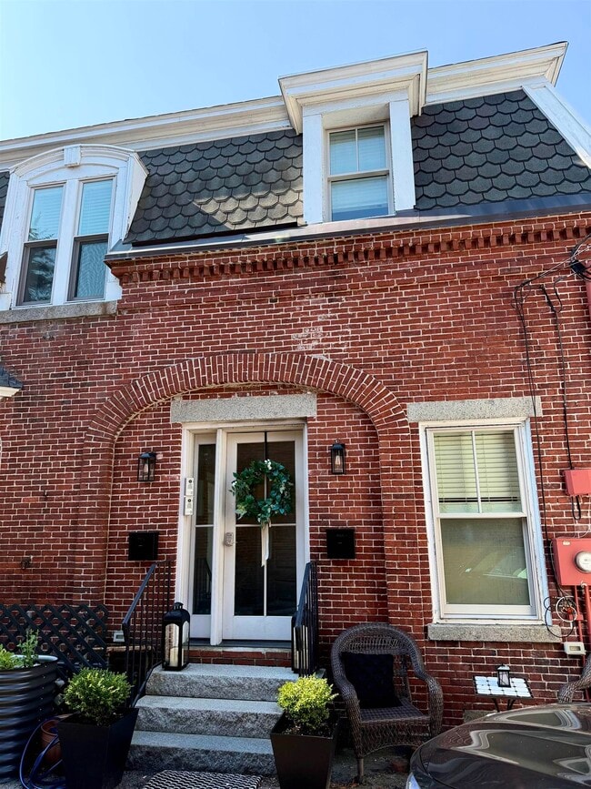 Building Photo - 534 State Street Unit B