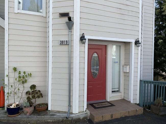 front entrance - 3819 Buell St