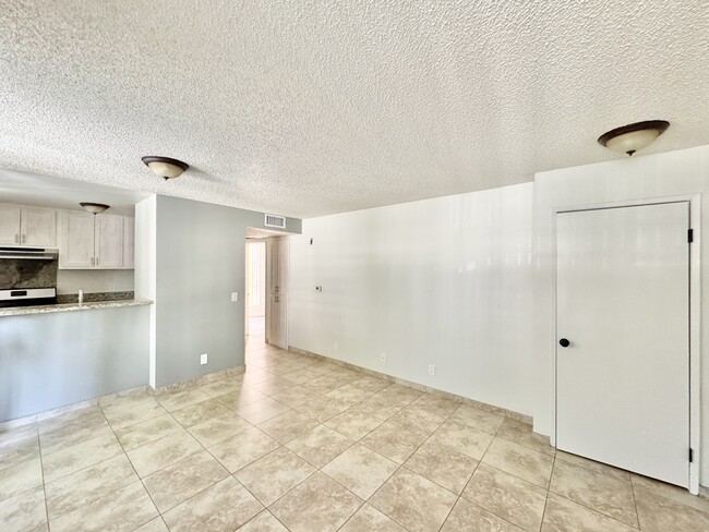 Photo - 1225 N Cherokee Ave Unidad 107 Rental