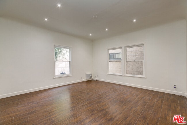 Photo - 7229 Willoughby Ave Unit 4