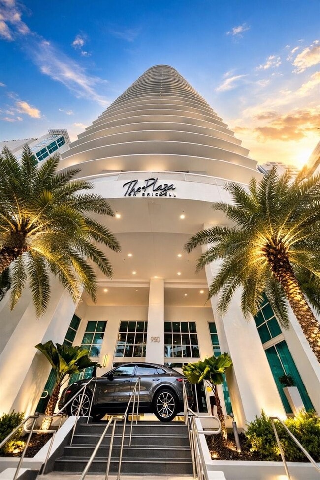 Building Photo - 950 Brickell Bay Dr Unit 3103