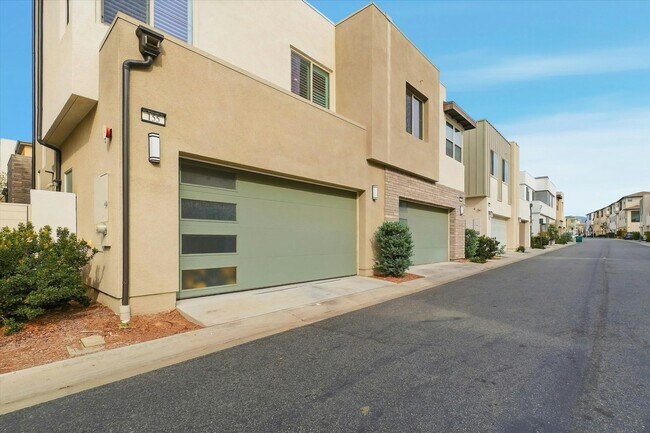 Photo - 155 Spectacle