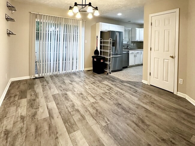 Photo - 750 Erow Ave