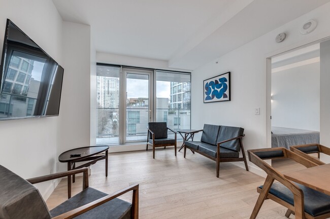 Photo - 1480 Howe St