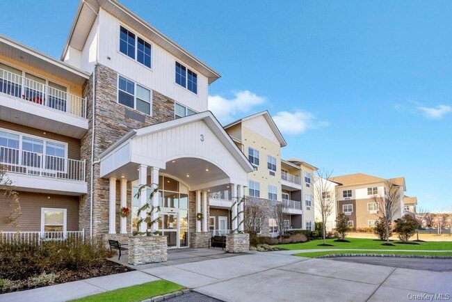 Building Photo - 3 Meadows Ln Unit 14