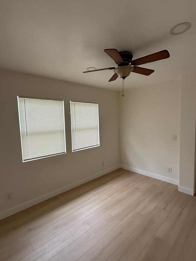 Photo - 411 W Windsor Rd Unidad B