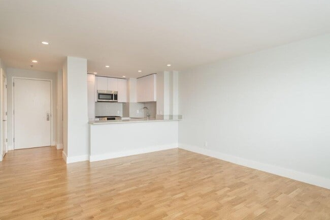 Building Photo - 1410 Columbia Rd Unit 8B