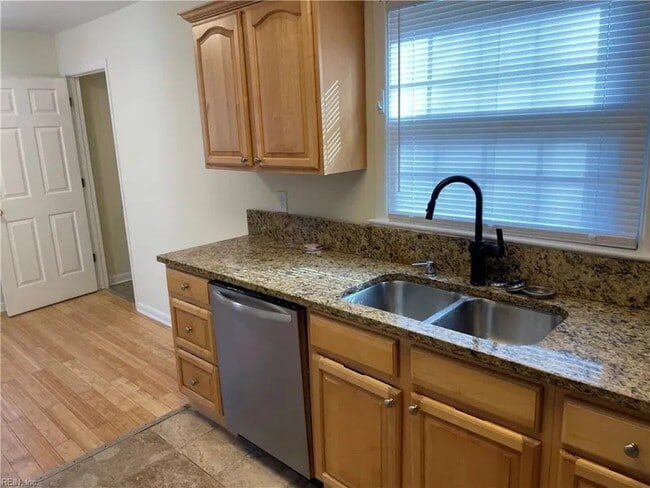 Photo - 1010 77th St