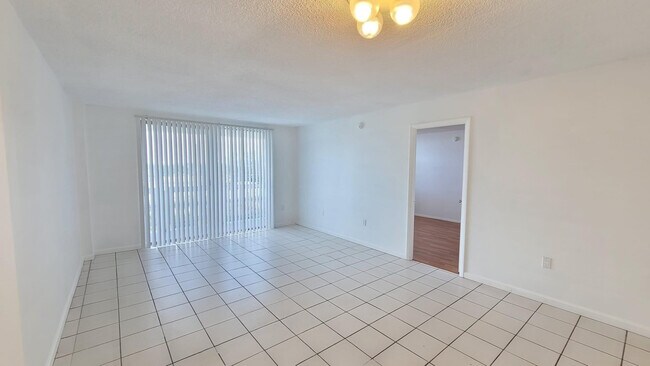 Building Photo - 15600 NW 7th Ave Unit 606