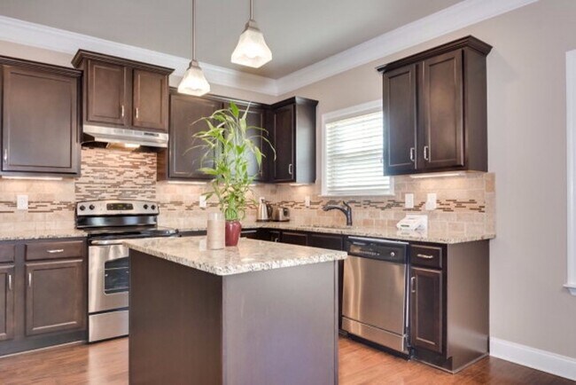 Photo - 260 Wentworth Pl