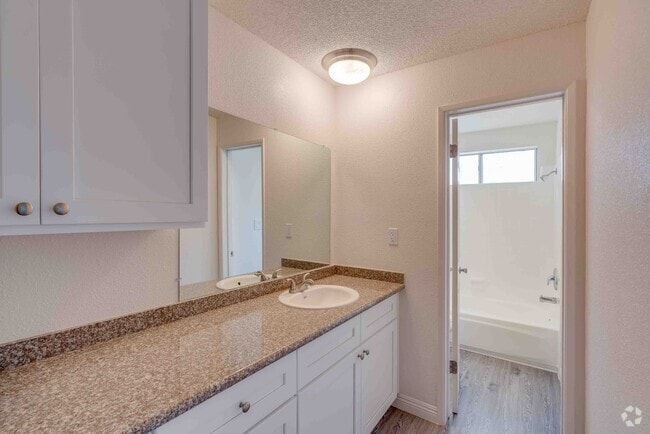 1BR, 1BA - 598SF - Villa Sorrento