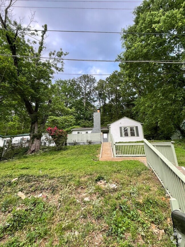 Building Photo - Charming 2BR House in St. Elmo Chattanooga