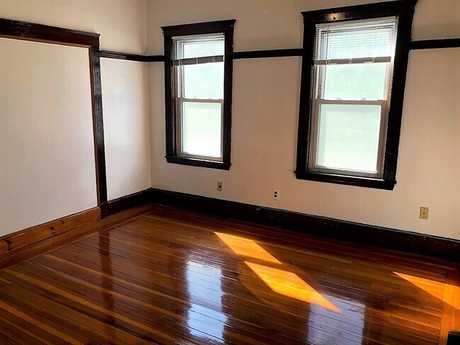 Photo - 28 Litchfield St