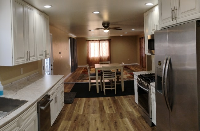 Photo - 158 N 6th St