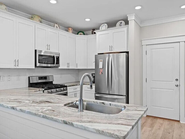 Photo - Gorgeous newer 2-Story, 4 bedroom Home in ...