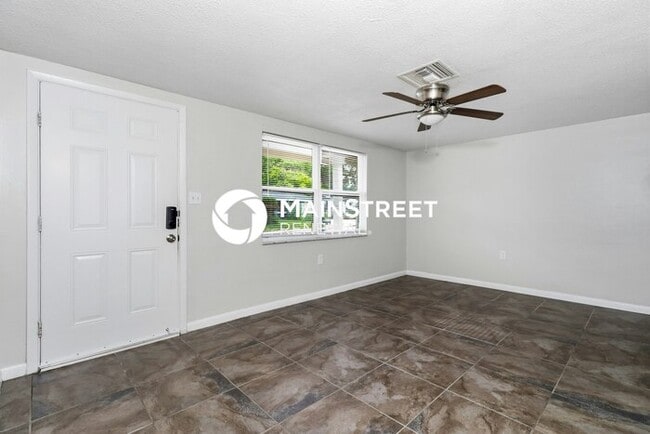 Photo - 3 Bedroom Pet-Friendly Home in Port Richey, FL with Main Street Renewal