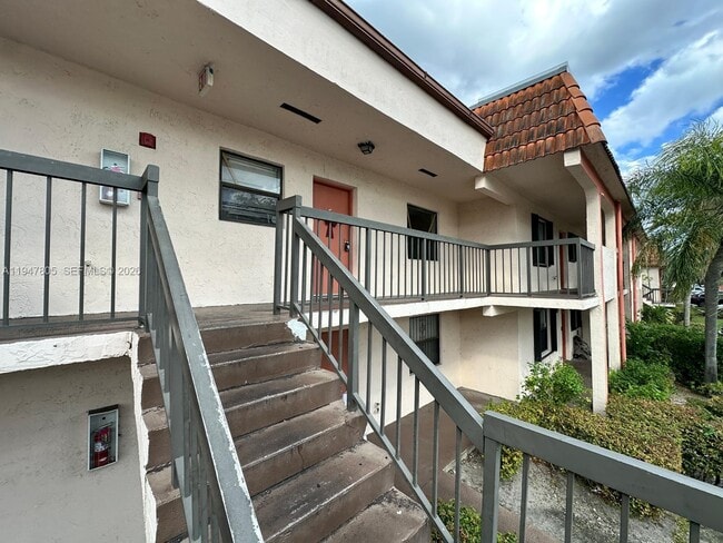 Photo - 831 NE 207th Ln Unit 2-202