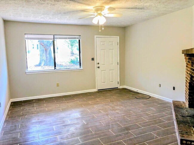 Photo - 2 bedroom 1 bathroom Duplex | Landscaping Included