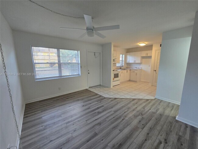 Building Photo - 5186 NE 6th Ave Unit 709