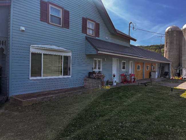 Building Photo - 2267 Grover Rd