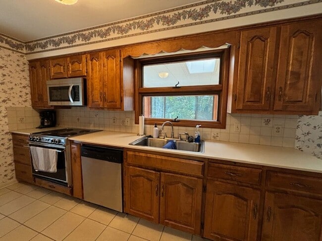 Building Photo - Fully Furnished, Turn Key Lake Front Home ...