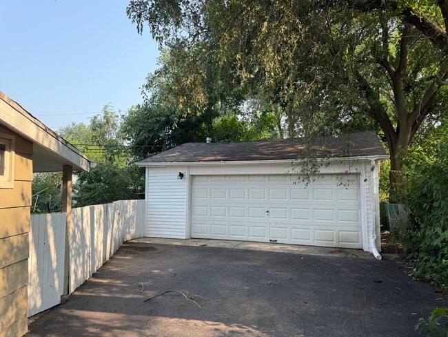 Photo - 533 Redwood Rd