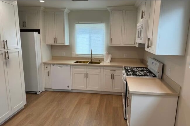 Photo - 1676 259th St