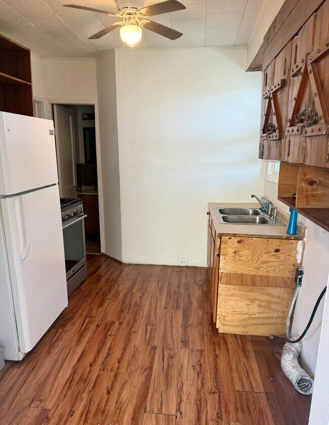 Photo - 1334 Main St