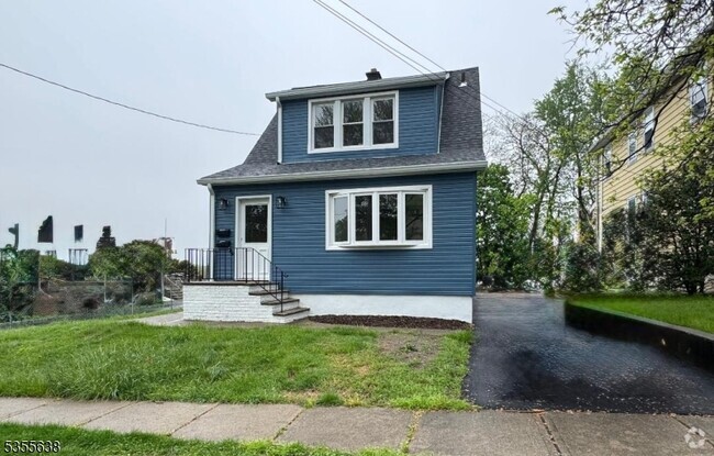 Building Photo - 22 S Mountain Ave Rental