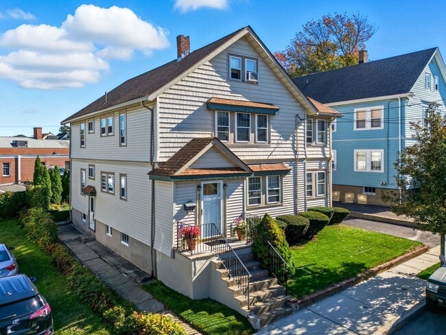 Building Photo - 40 Cottage Park Rd Unit 1