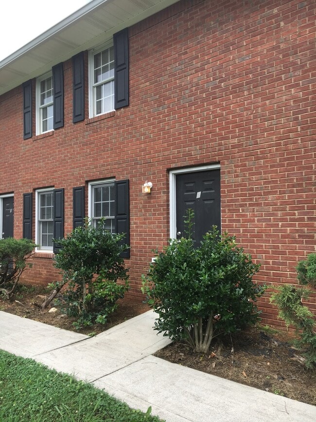 Photo - 2692 Callier Springs Rd SE Unit 2692 Callier Springs Rd. Apt. B