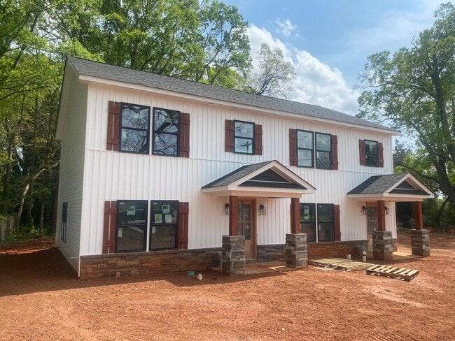 303 Potts St