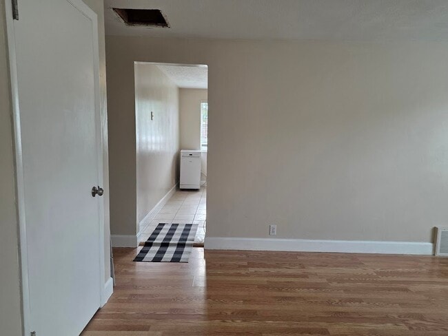 3760 RedMaple Rd E Unit 1