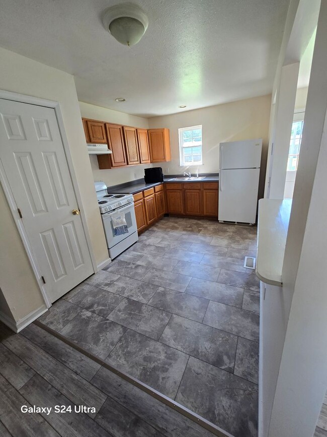 Photo - 726 Connor St