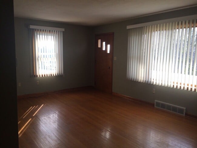 Building Photo - 1358 Pottery Rd