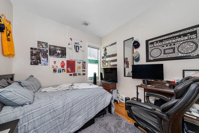 Photo - Nicely Priced 4-bed, 2-bath Mission Hill Apartment