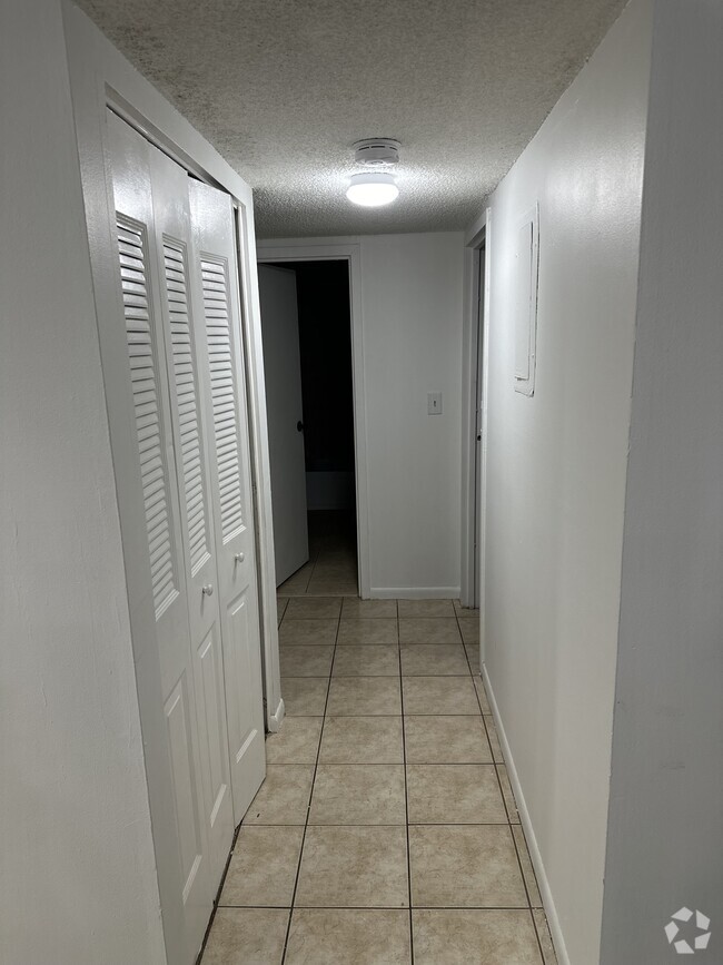 Building Photo - 2980 Riverside Dr Unit 123 Rental