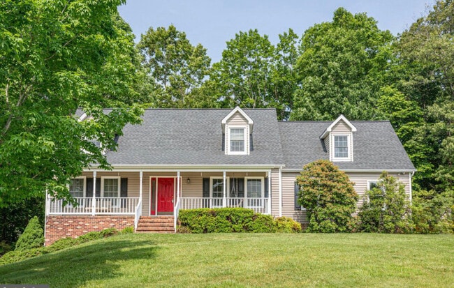 P1010557 - 706 Stonewall Ln Unidad Bright Clean Walkout Apt