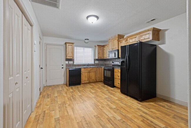 593 Countryside Ave
