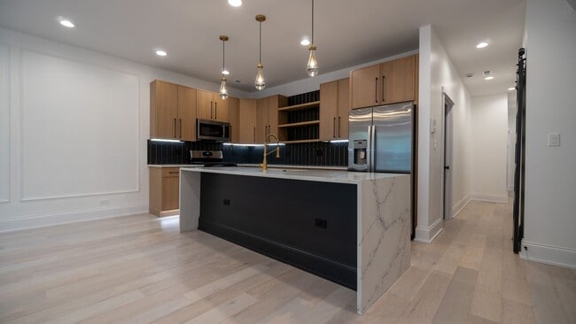 4747 N Beacon St Unit 4747 N Beacon Unit  2N
