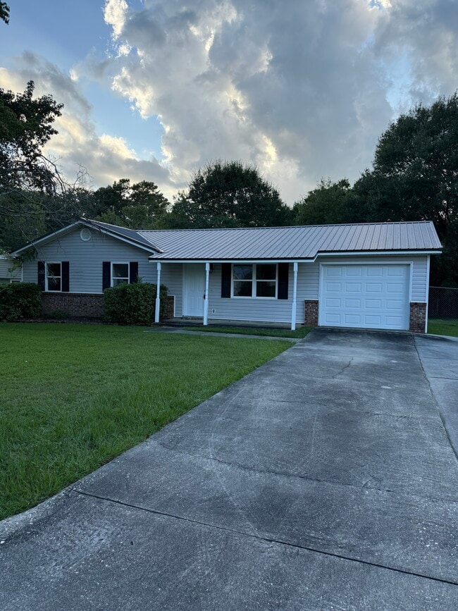 Building Photo - 2413 Creekwood Dr Rental
