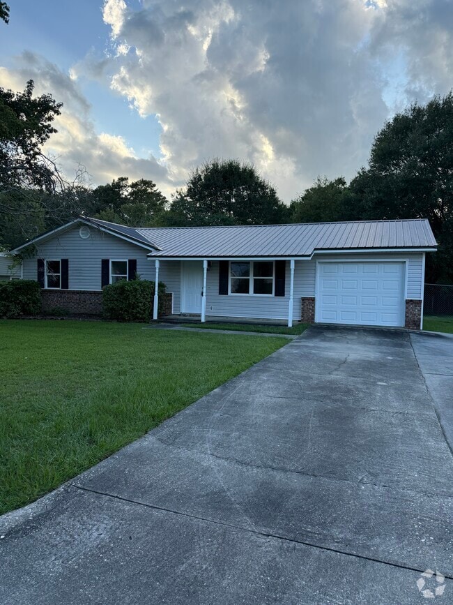 Building Photo - 2413 Creekwood Dr Rental