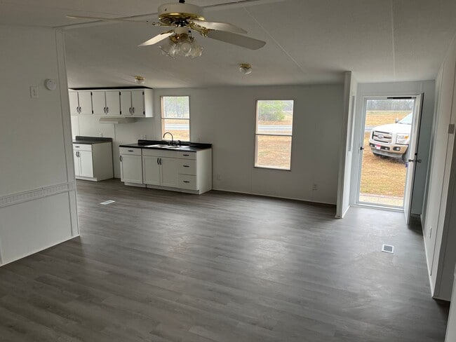 Photo - 632 British Rd