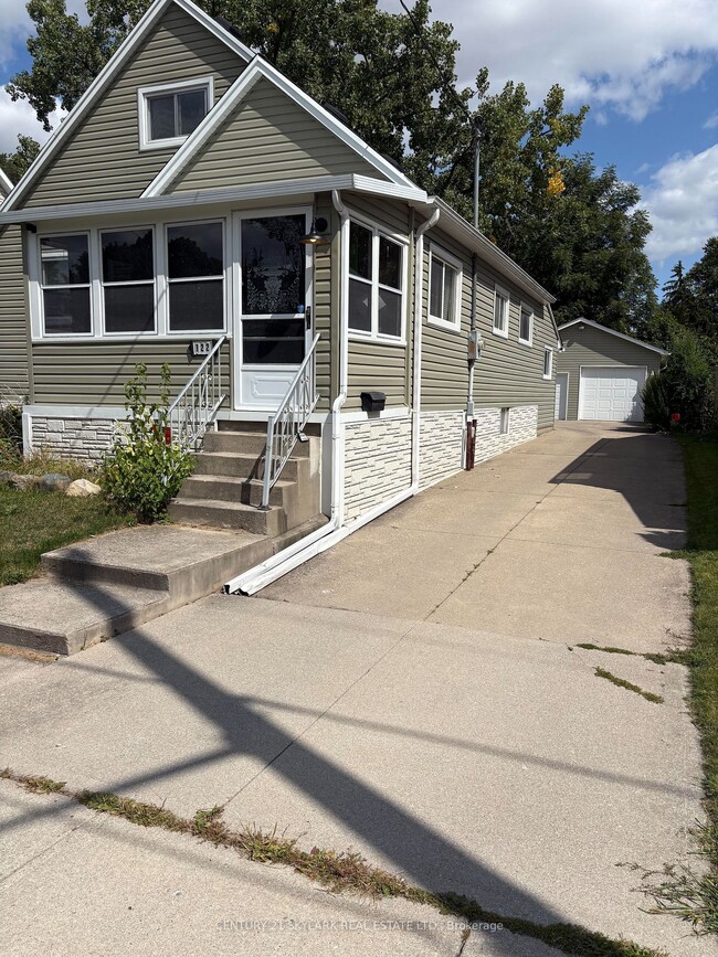 Photo - 122 Boullee St