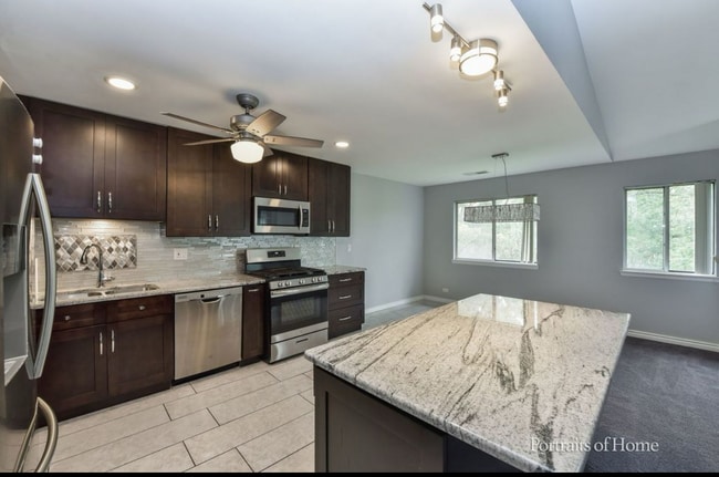 Building Photo - 1587 Stonehill Ct Unit 1587 Stonehill Ct #C