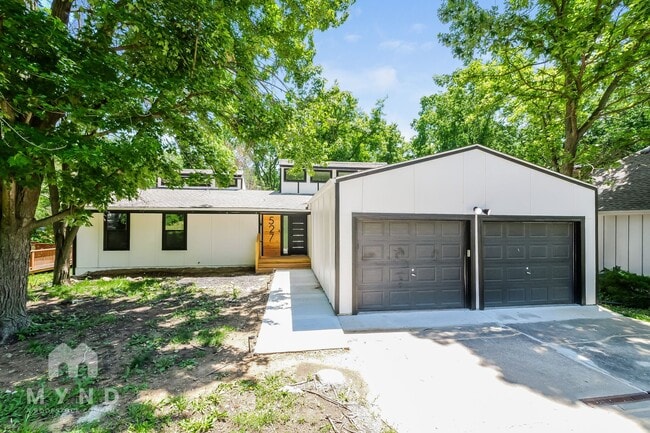 Building Photo - 527 Lancelot Dr