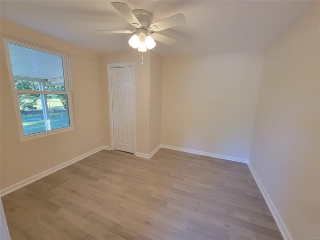 Photo - 950 Karen Rd