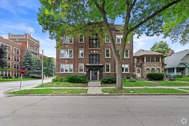 Building Photo - 2905 N Bartlett Ave Rental
