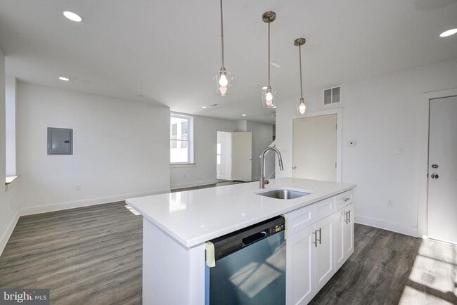 Photo - 211 E Union St