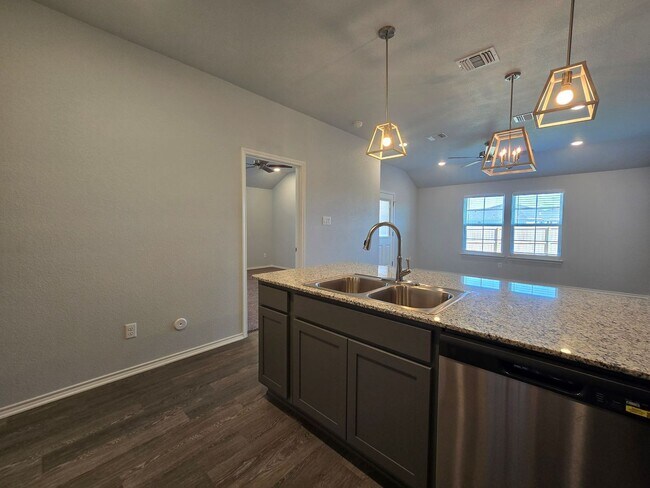 Photo - 1241 LEXINGTON Dr Unit 1241 Lexington -  A